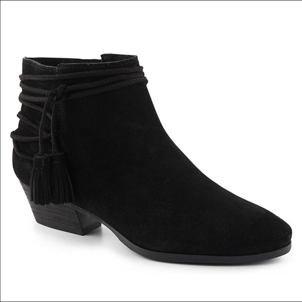 Vince Camuto‎ Carlin’s suede boots with tassels size 9.5